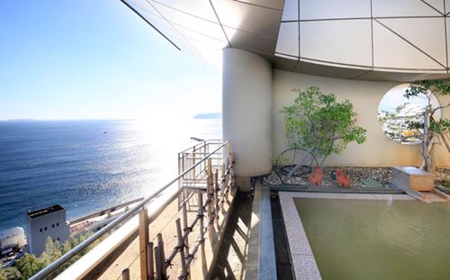 熱海温泉　コテージ　ＫＫＲホテル熱海（国家公務員共済組合連合会熱海共済会館）部屋から見えるオーシャンビューの景色
