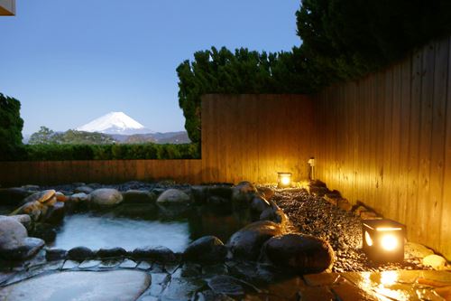 おすすめのコテージ伊東温泉　オーシャンビュー　ヴィラ　ジェイズ貸切露天風呂から見える富士山