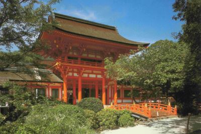 上賀茂神社　中にある朱塗りの鳥居