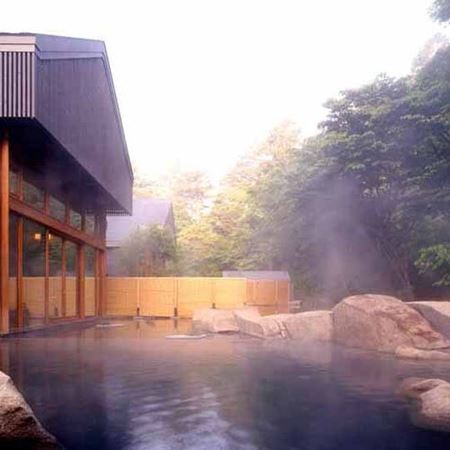 軽井沢の人気温泉「星野温泉」トンボの湯（露天風呂）
