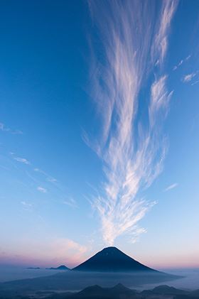 羊蹄山とそりおい山　北海道　ルスツ