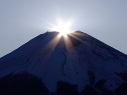 山中湖から見えるダイヤモンド富士